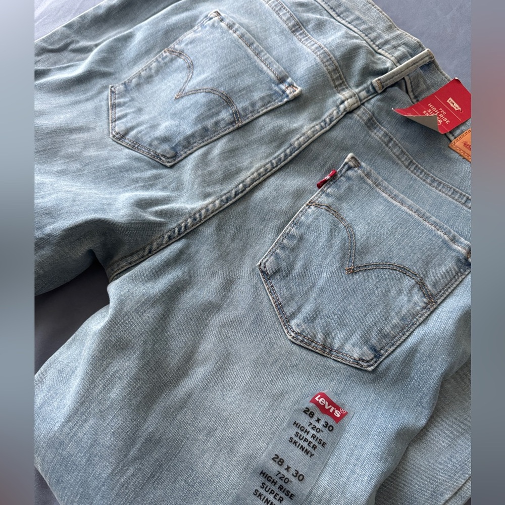 #43 720 High Rise Super Skinny Levi’s Jeans. 28
